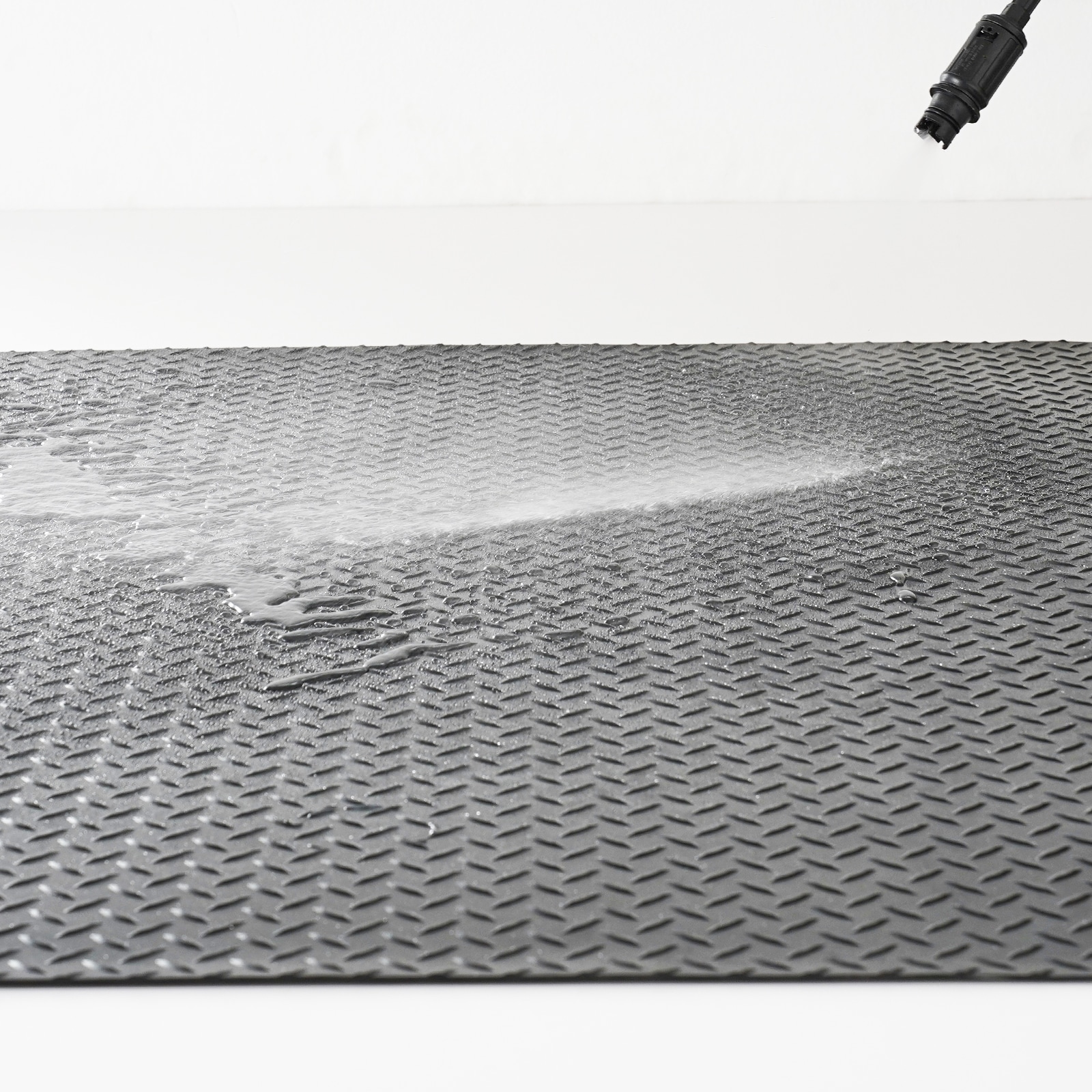 Diamond-plate Rubber Flooring Roll For Garage And Gym Use Black_voghion.com